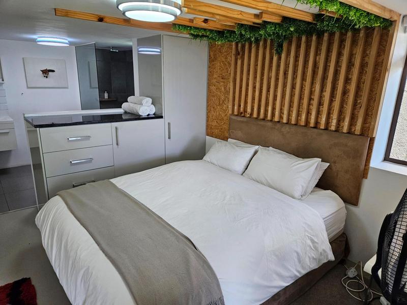 5 Bedroom Property for Sale in Green Point Western Cape